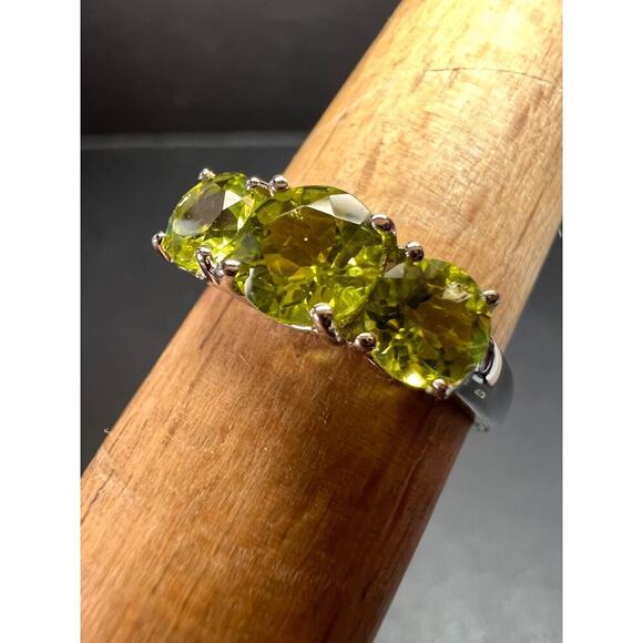Vintage peridot three stone sterling silver ring size 7 - Picture 6 of 12